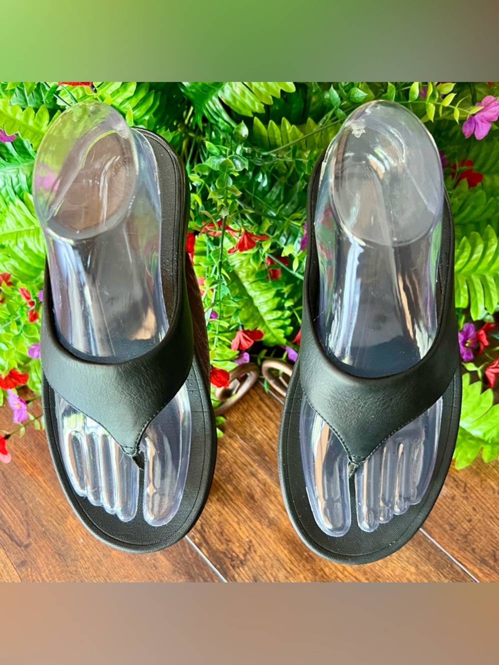 NIB Fitflop Black Leather Thong Sandals-Size 7